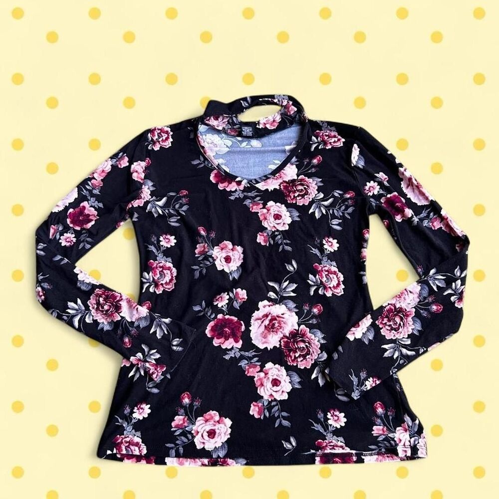 Floral long sleeve top with a built in choker